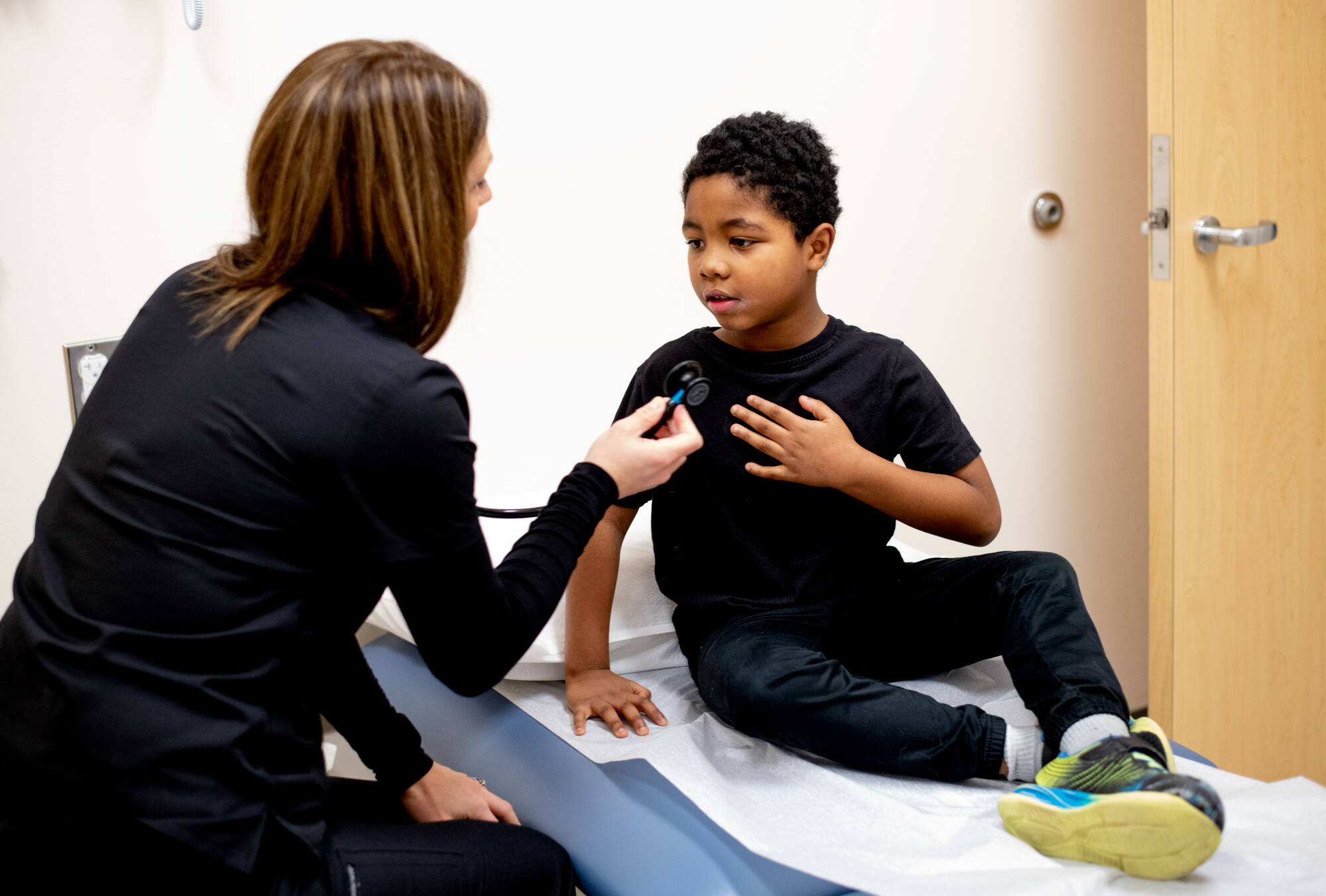 alum doing heath care check on child